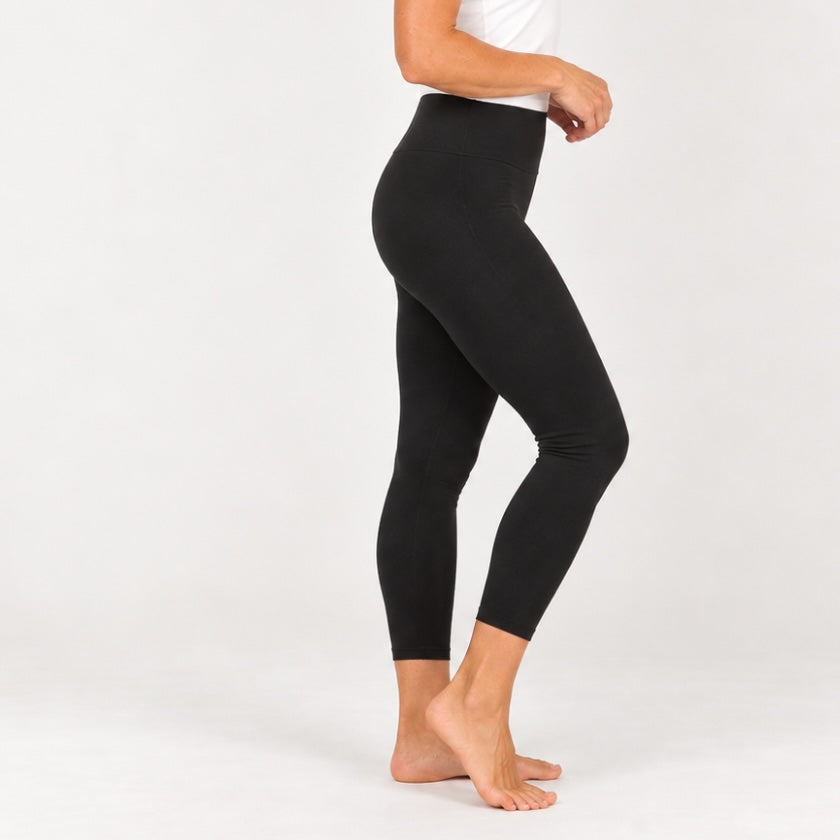 Black Asana 7/8 organic cotton yoga leggings by Luna &amp; Soul