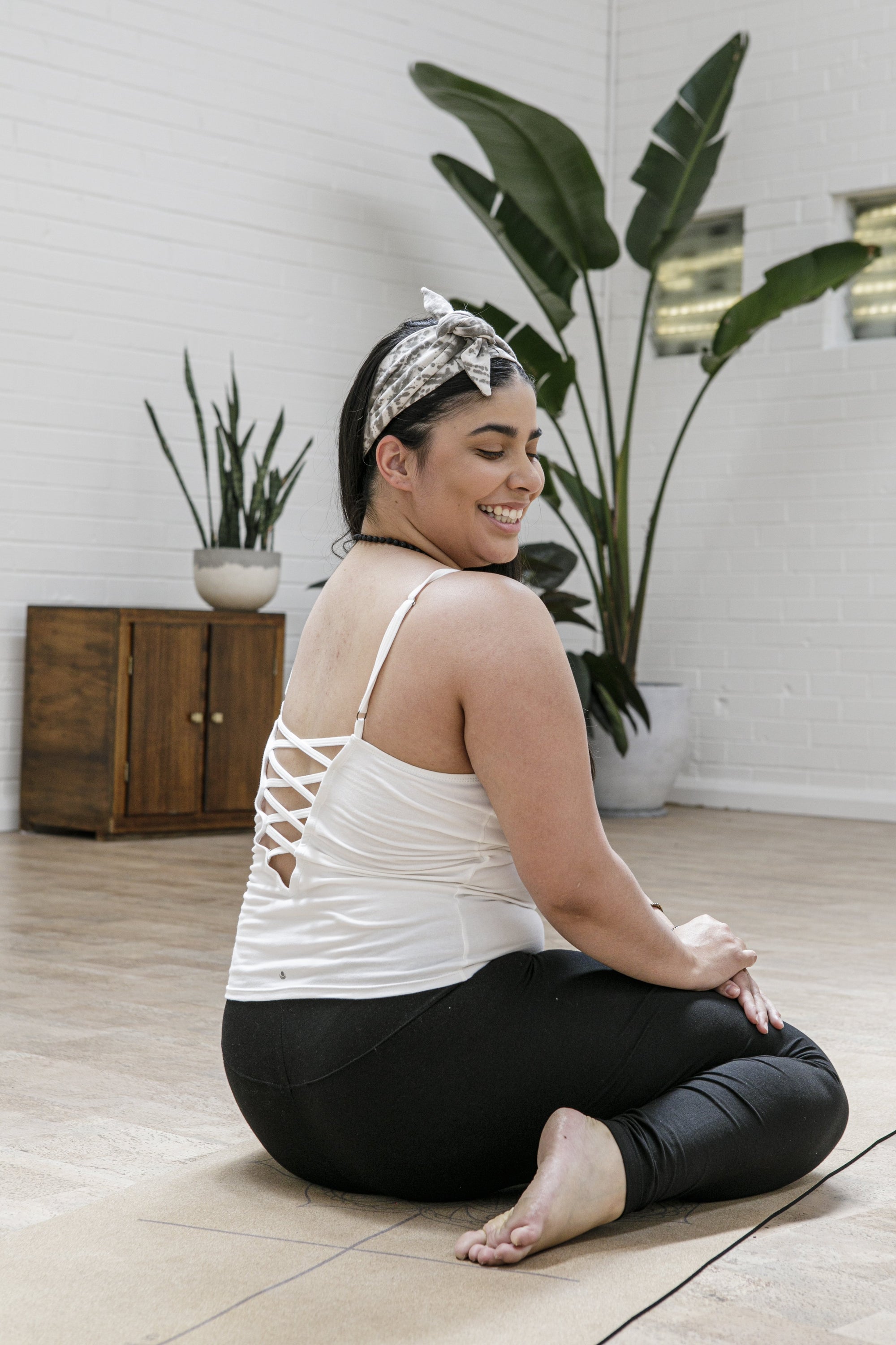 White  Zig Zag Yoga Top | Luna & Soul